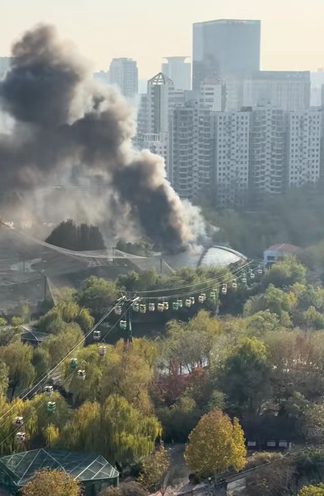 起火无伤亡施工用火不慎引燃屋顶开元棋牌a